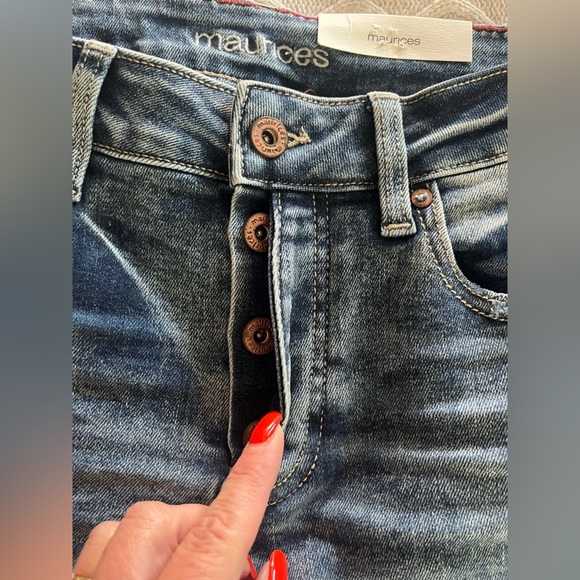 New! Edgely by Maurice’s Women's Medium Wash Distressed Jeans Size 2 Short - Picture 14 of 16